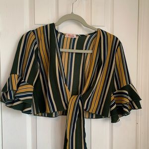 SIZE X-SMALL REALLY CUTE TIE UP CROP TOP WITH FLARE SLEEVES